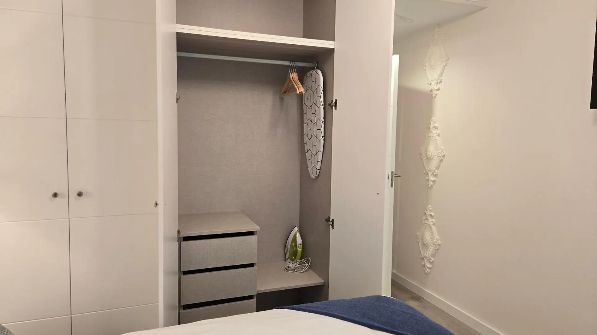Zambra Arthouse By Del Parque Flats Apartment Malaga Spain
