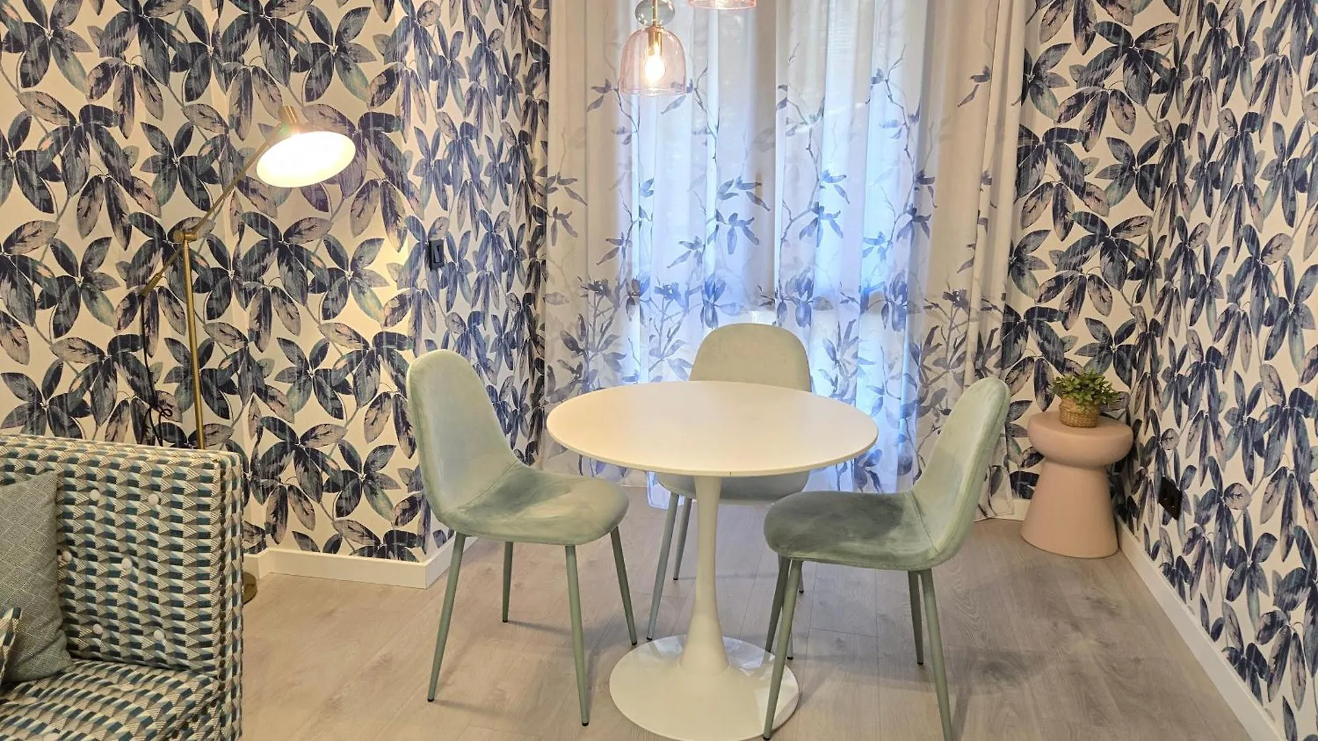 Zambra Arthouse By Del Parque Flats Apartment Malaga